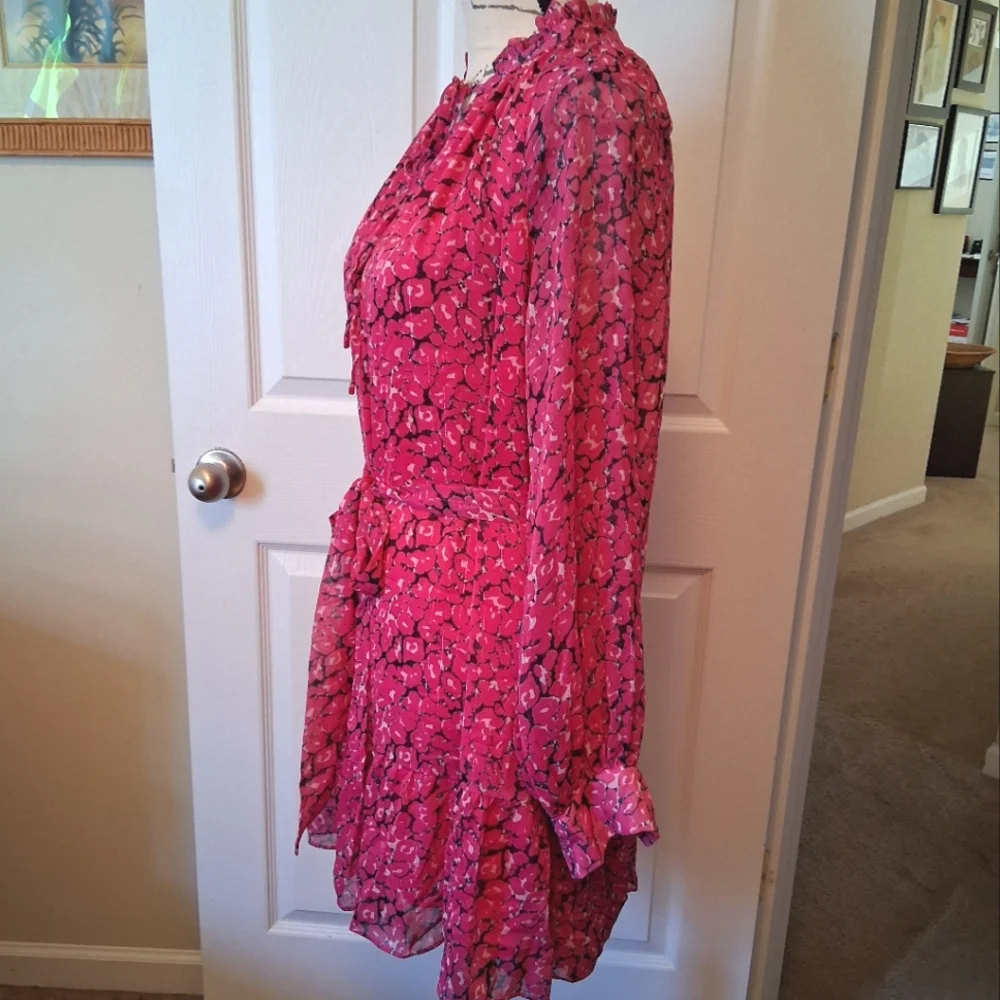 FATE magenta floral print long sleeve belted mini dress. Medium NWT - Picture 3 of 10